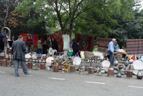 Блошиный рынок сухой мост в Тбилиси