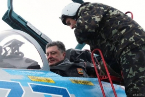 Кого же косплеит Петро Порашенко???