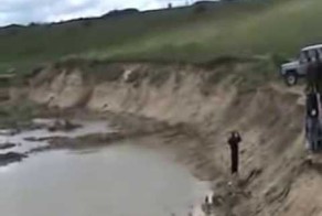 УАЗ резво нырнул с обрыва