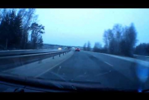 Перевертыш с телефоном в руках