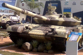 Украинским военным передали сломанные танки