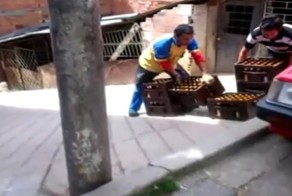 Смекалка грузчиков при доставке пива