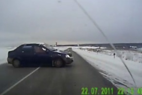 Авария дня 1799. Женщина на Renault Logan не справилась с управлением