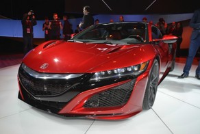 Представлен серийный суперкар Acura NSX