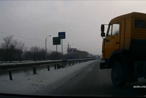 Авария дня 1802. В Челябинске молоковоз протаранил два автомобиля