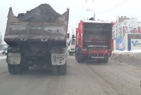 Камаз три раза засадил в зад