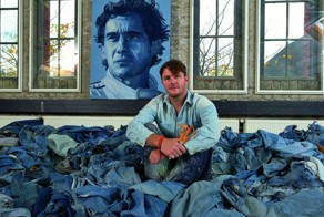 Портрет Айртона Сенны из джинсов