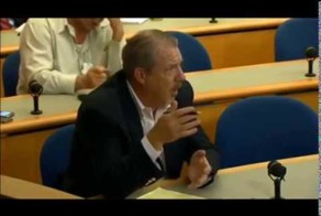 Когда же ему дадут поговорить с кем-нибудь вменяемым?