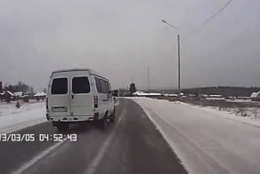 Газель влетела в дом