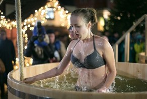 Русские девушки на крещенских купаниях