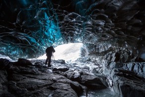 Ледяная пещера в Исландии