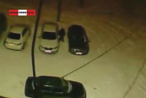 Бухой ломится в чужие тачки среди ночи
