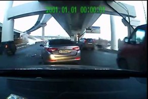 Водитель Kia Optima протаранил Toyota RAV-4