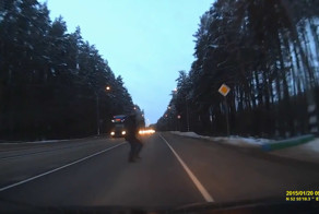 Мужчину сбили на трассе