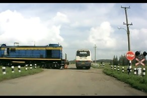 Подборка дтп - Катастрофы на железнодорожных переездах