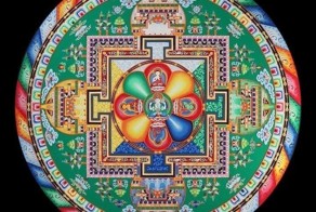 Тибетские монахи создают сложнейшую мандалу, используя триллионы разно