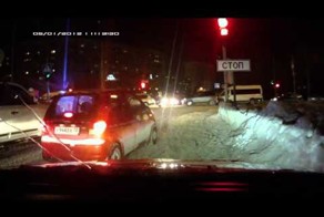 Регулировщик психанул. Девушка на Матизе