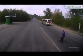 Как бабулька КАМАЗ перевернула!!! 