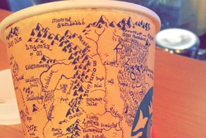 Карта Средиземья на кофейном стакане
