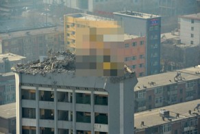 Снос здания в Китае