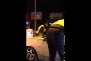 Инспектора ДПС прокатил на капоте