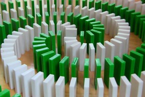 Невероятные трюки с домино