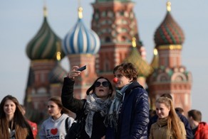 Россияне живут в два раза лучше, чем работают