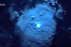 Молниеносное фото с МКС. Неземная красота вполне земных явлений