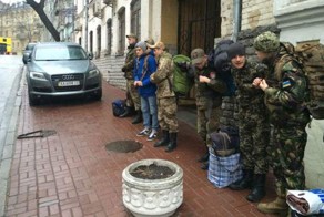 Киев готовится бросить в зону конфликта батальоны 16-летних