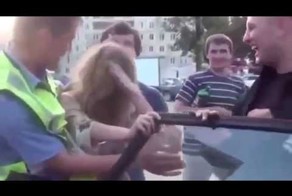 Особо опасно!Бабы за рулём!