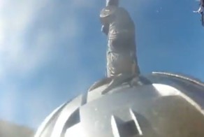 Вот что происходит, когда превышаешь скорость (2 видео)