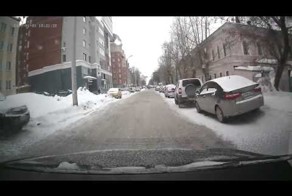 Забыла поставить на ручник