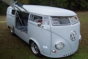 VW Bus с двигателем мощностью 600 лошадей