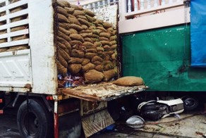 Неуправляемый грузовик лишил мужчину разума