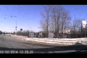 На Нексии выехал на красный