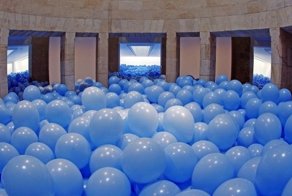 Комната - лабиринт, с воздушными шарами