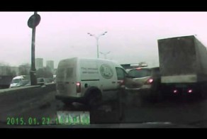 Авария дня 1823. Прилетел со встречки МКАД