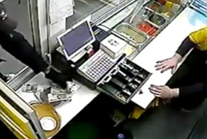 Грабителю захотелось шаурмы во время ограбления