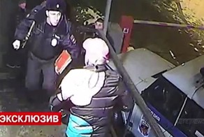 Напавшего на полицейских в Петербурге убили четырьмя выстрелами