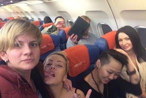 Милонова затроллили в самолете