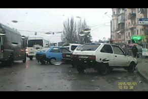 В зеркала я не смотрю, головой я не кручу