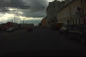 Учить на права, чтобы не научить! Бабки решают все!!! (видео)