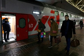 Первый двухэтажный поезд прибыл из Санкт-Петербурга в Москву