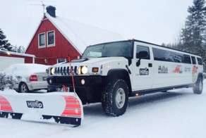 Лимузин-снегоуборщик для деревенских свадеб