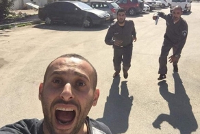 Палестинец сделал клевое селфи когда убегал от израильских полицейских