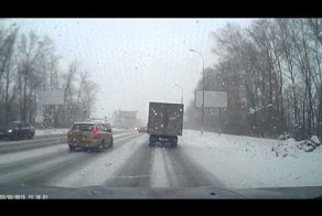 Впечатался в грузовичок