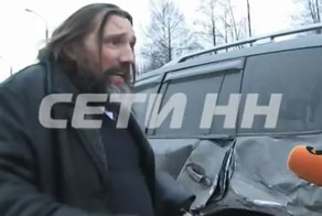 Пьяный священник на Land Cruiser