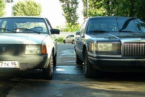 Lincoln Towncar против Москвич 2141