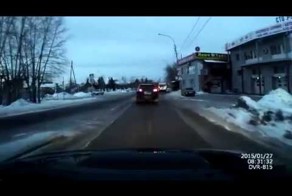 Водитель помог бабушке догнать маршрутку 