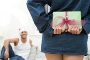 Что подарить мужчине к празднику. Советы самих мужчин